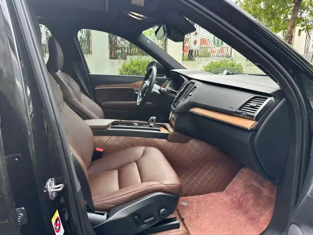 Volvo XC90 — Фото автомобиля 12