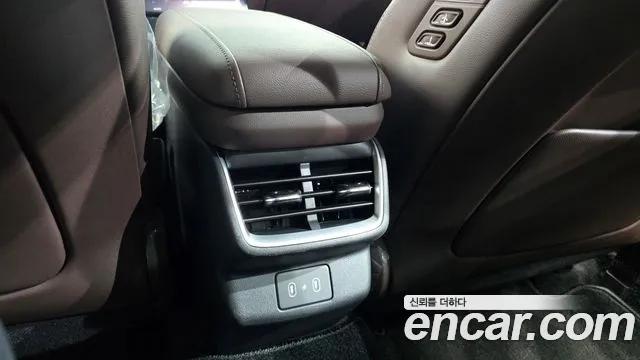 Hyundai Grandeur Grandeur (GN7) 2.5 Бензин 2WD — Фото автомобиля 27