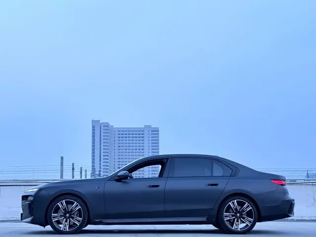 BMW 7 Series — Фото автомобиля 12