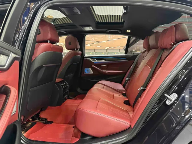 BMW 5 Series — Фото автомобиля 12