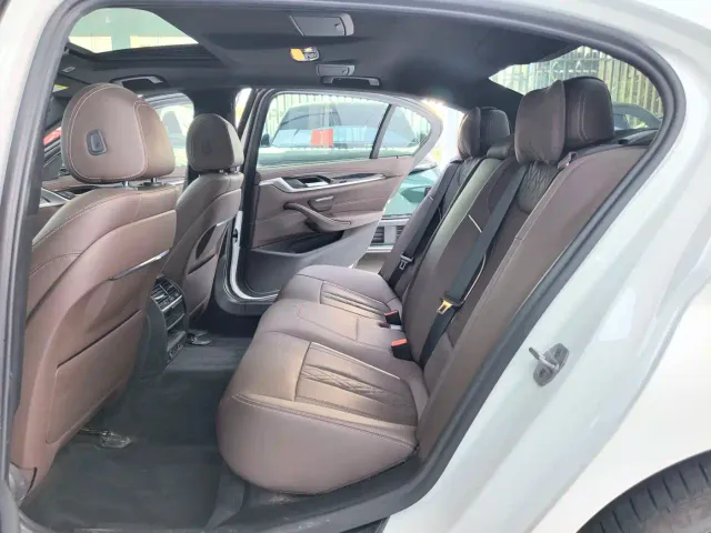 BMW 5 Series — Фото автомобиля 9