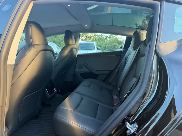 Tesla Model 3 — Фото автомобиля 6