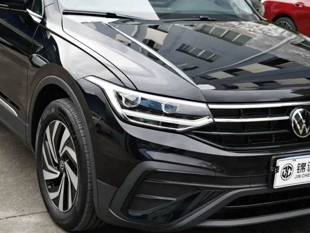 Volkswagen Tiguan L — Фото автомобиля 8