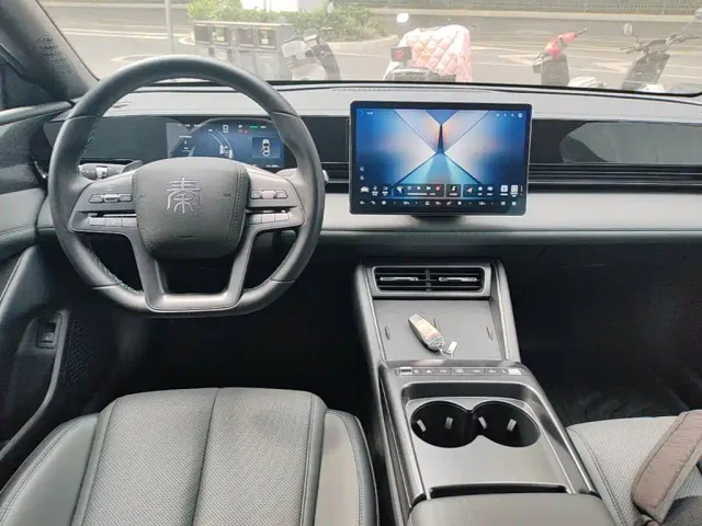 BYD Qin L — Фото автомобиля 9