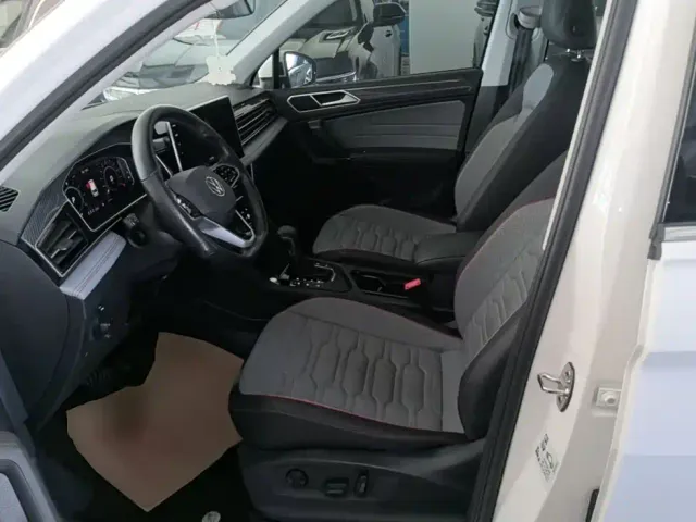 Volkswagen Tiguan L PHEV — Фото автомобиля 14