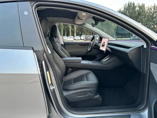 Tesla Model Y — Фото автомобиля 15