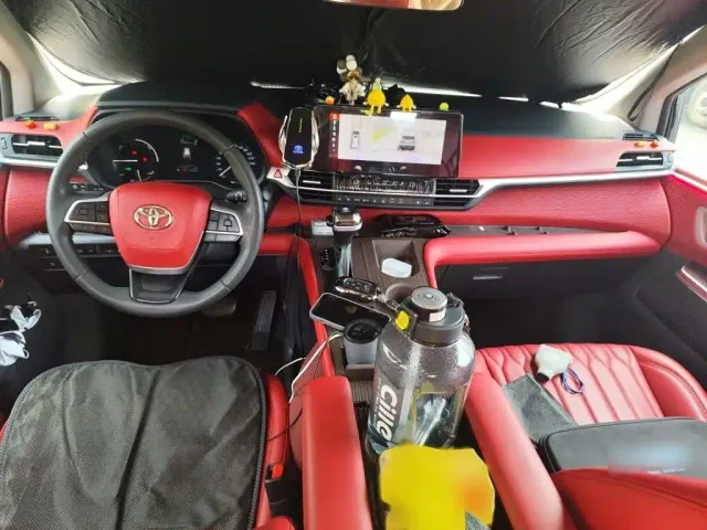 Toyota Sienna — Фото автомобиля 12
