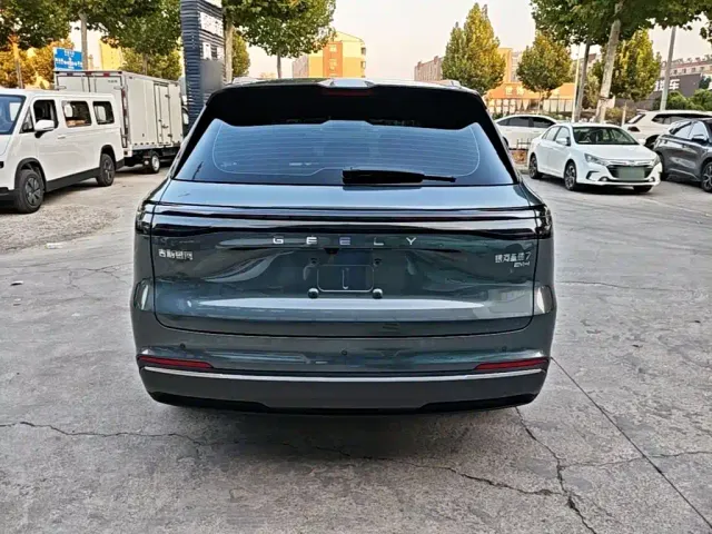 Geely Galaxy Starship 7 EM-i — Фото автомобиля 5