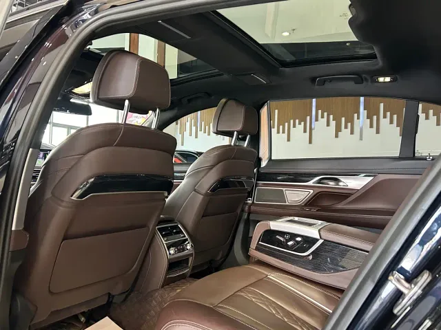 BMW 7 Series — Фото автомобиля 19