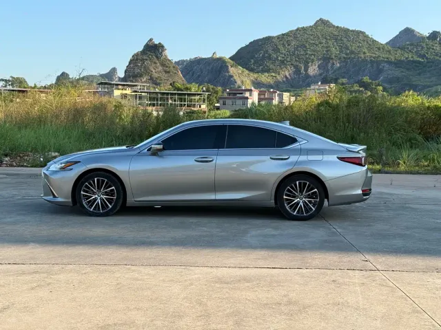 Lexus ES — Фото автомобиля 10