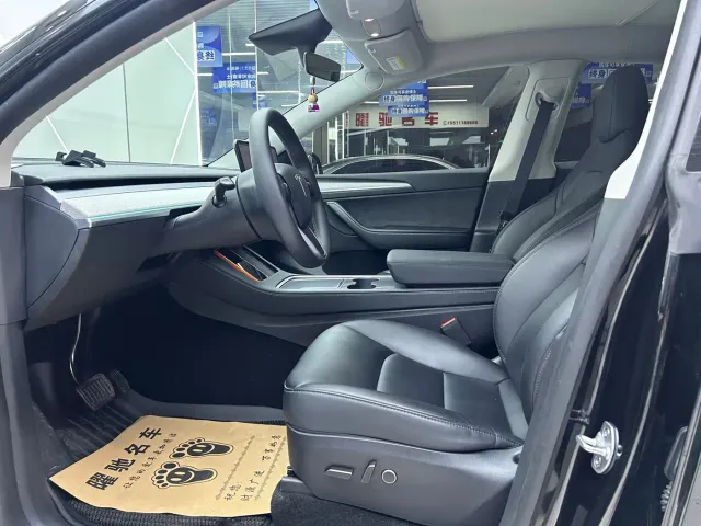 Tesla Model Y — Фото автомобиля 6