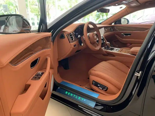 Bentley Flying Spur — Фото автомобиля 9
