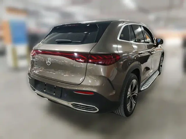 Mercedes-Benz EQE SUV — Фото автомобиля 9