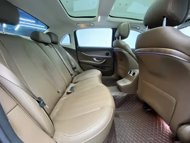 Mercedes-Benz E-Class — Фото автомобиля 22