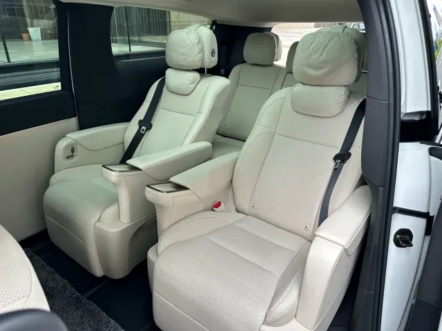 Li Auto MEGA — Фото автомобиля 12