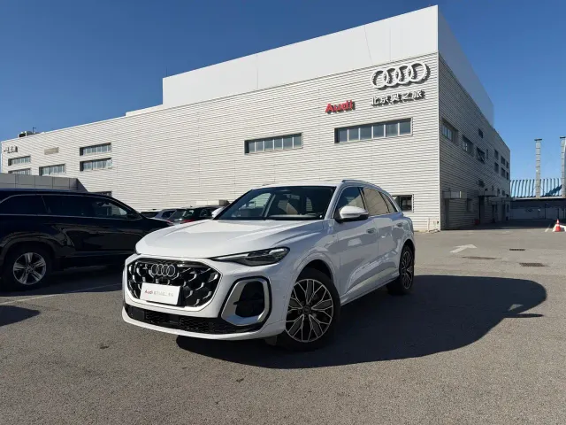 Фотография автомобиля — Audi Q5L