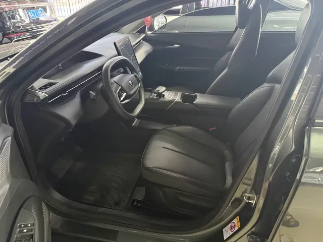 Changan Yida 2023 Blue Whale NE 1.5T GDI DCT Enjoyment Edition — Фото автомобиля 6
