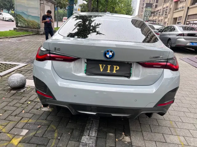 BMW i4 — Фото автомобиля 6