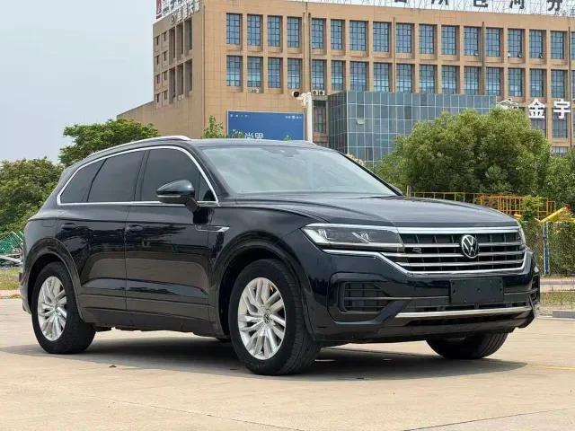 Volkswagen Touareg 2022 2.0TSI Rui Shang Edition — Фото автомобиля 4