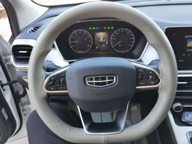 Geely Binyue — Фото автомобиля 10