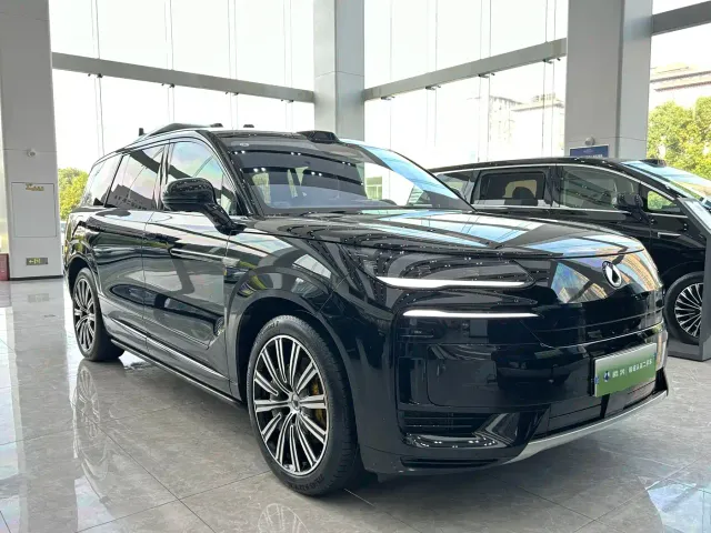 Denza N9 — Фото автомобиля 2
