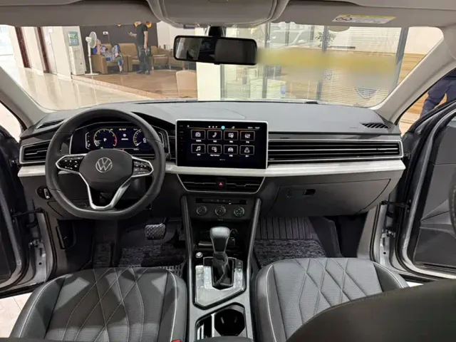 Volkswagen Tiguan L — Фото автомобиля 12
