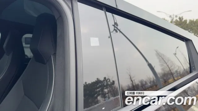 Tesla Cybertruck — Фото автомобиля 15