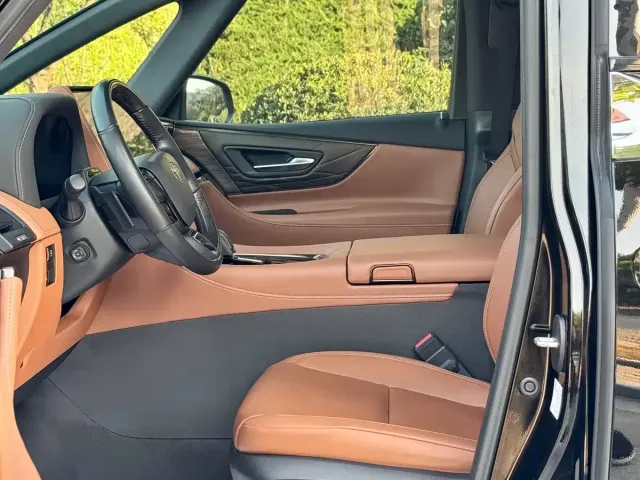 Toyota Alphard — Фото автомобиля 4