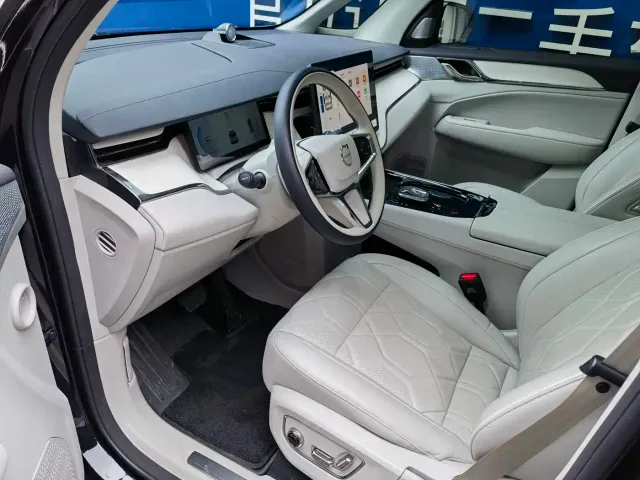 Volvo EM90 — Фото автомобиля 11