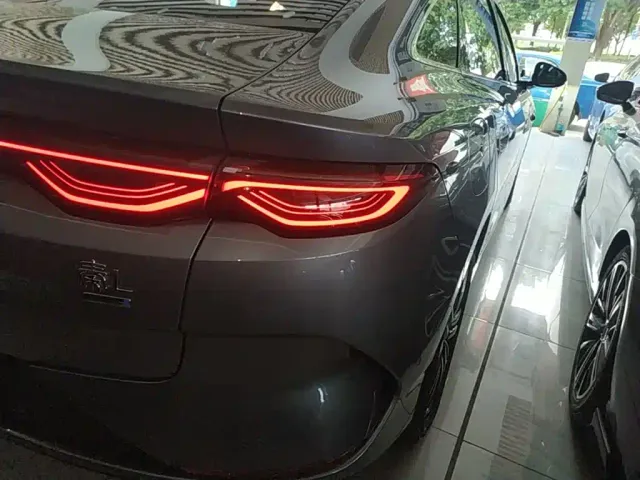 BYD Qin L — Фото автомобиля 7