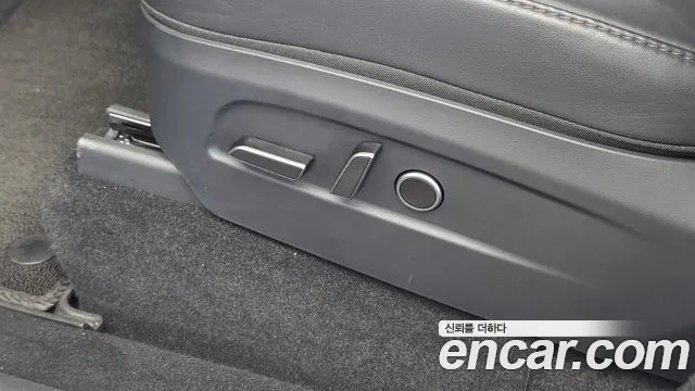 Tesla Model Y — Фото автомобиля 28