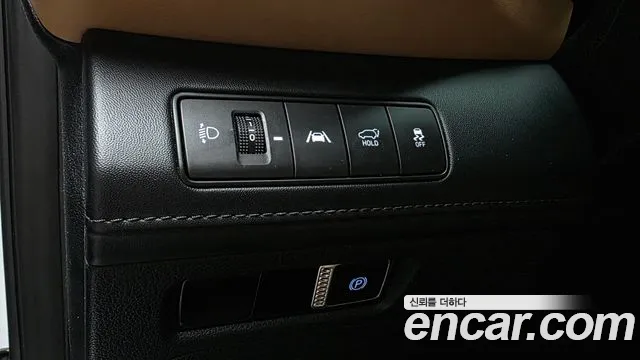 Hyundai Santafe Бензин 2.5T 2WD — Фото автомобиля 18