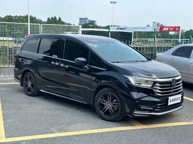 Honda Odyssey — Фото автомобиля 3