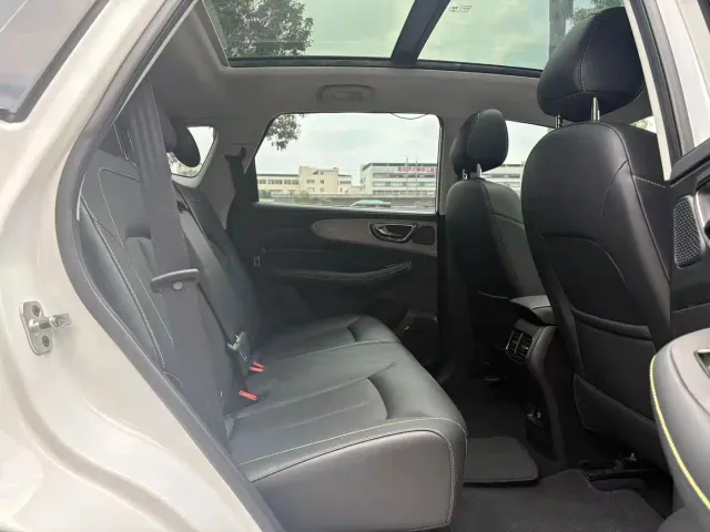 Roewe RX5 — Фото автомобиля 12