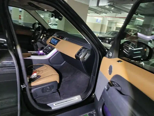 Land Rover Range Rover Sport — Фото автомобиля 12