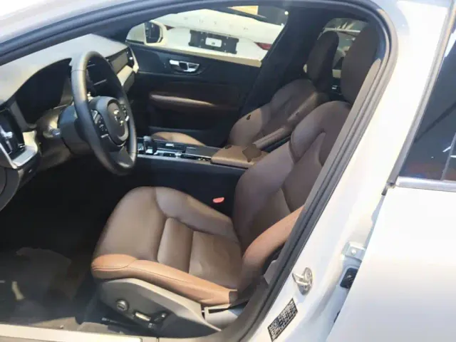 Volvo S60 — Фото автомобиля 14