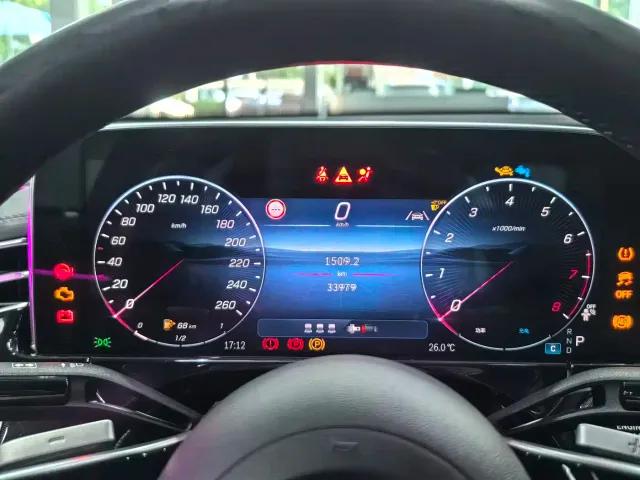 Mercedes-Benz E-Class — Фото автомобиля 20