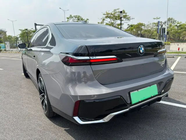 BMW i7 — Фото автомобиля 4