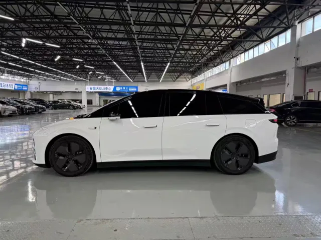 Li Auto i6 — Фото автомобиля 3