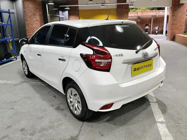 Toyota Vios FS — Фото автомобиля 3