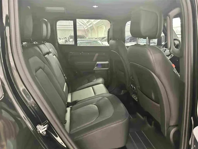 Land Rover Defender — Фото автомобиля 15