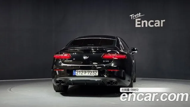 Mercedes-Benz E-Class — Фото автомобиля 3