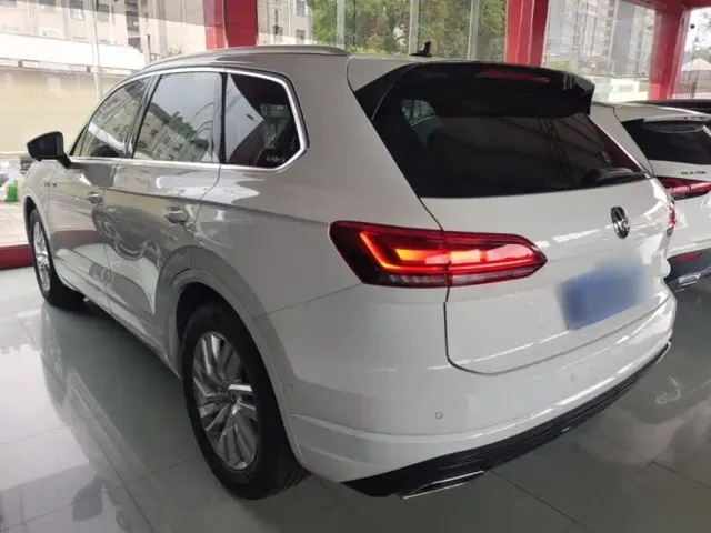 Volkswagen Touareg — Фото автомобиля 4