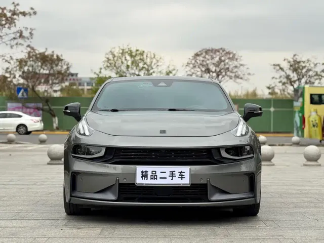 Lynk & Co 03 — Фото автомобиля 2