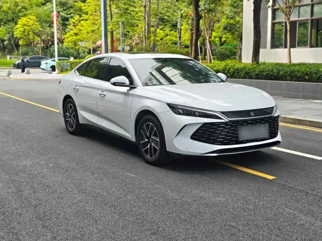 BYD Qin L — Фото автомобиля 10
