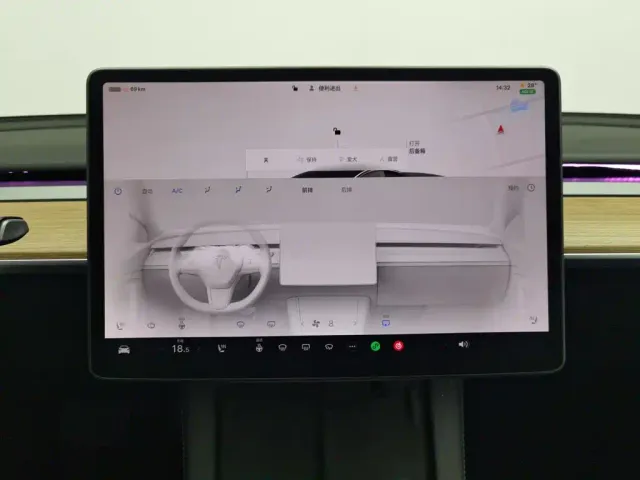 Tesla Model 3 — Фото автомобиля 12