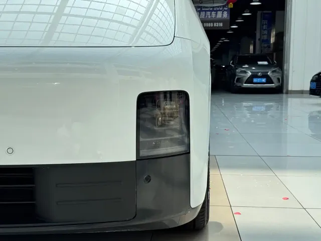 Li Auto MEGA — Фото автомобиля 14