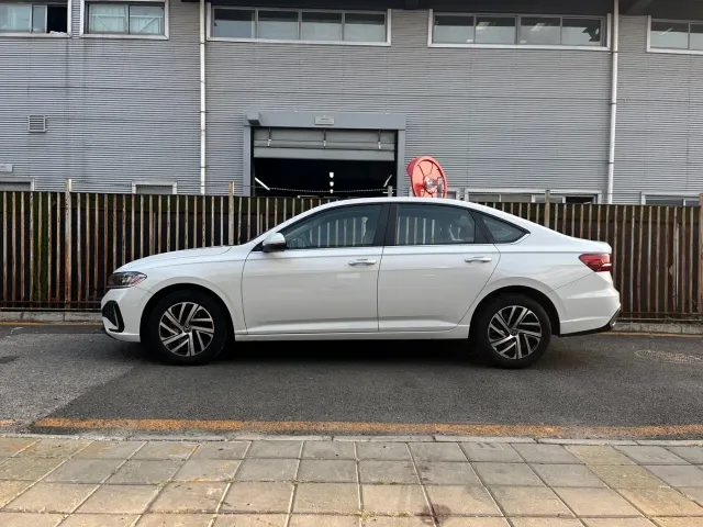 Volkswagen Lavida — Фото автомобиля 2