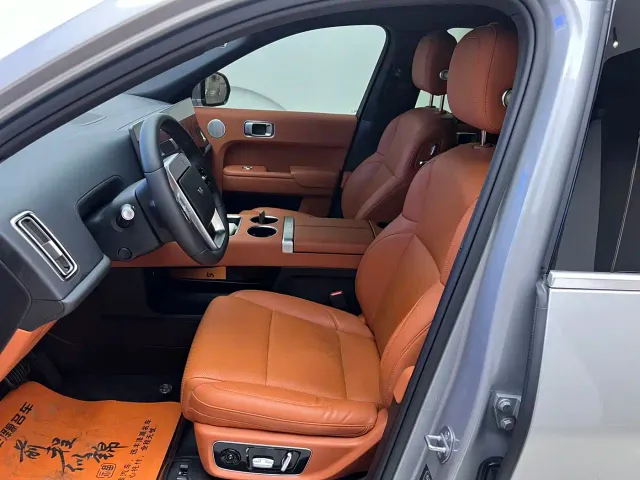 Li Auto L8 — Фото автомобиля 5