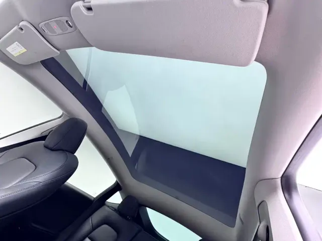 Tesla Model Y — Фото автомобиля 12